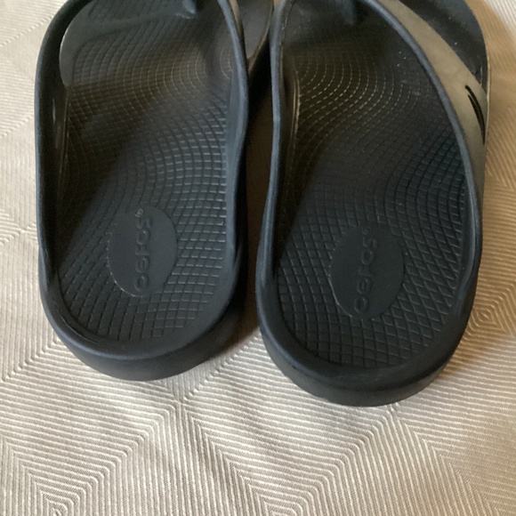 OOFOS Men's 8 Black Recovery Sandals Thongs Flip Flops Unisex (10 women) - Picture 4 of 5